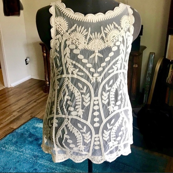 Capri brand scalloped lace tank - Picture 3 of 3